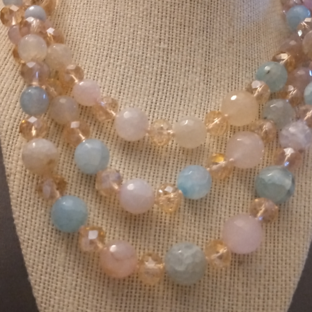 CRYSTAL NECKLACE NEW ITEM